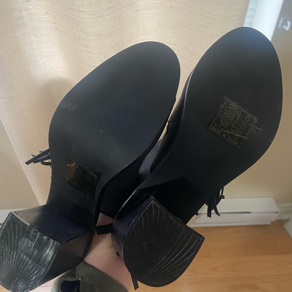 NWOT - Nasty Gal Back Again Fringe Bootie - Picture 6 of 7